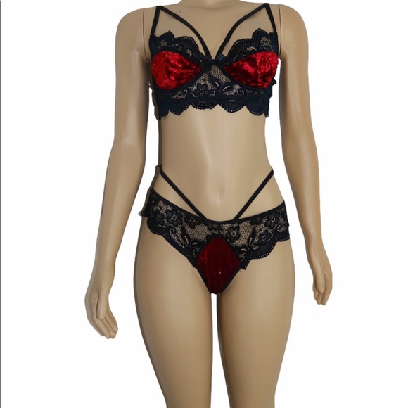 Laced Crushed Velvet Lingerie Set - Picture 4 of 5